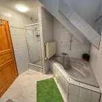 1 Apartment *